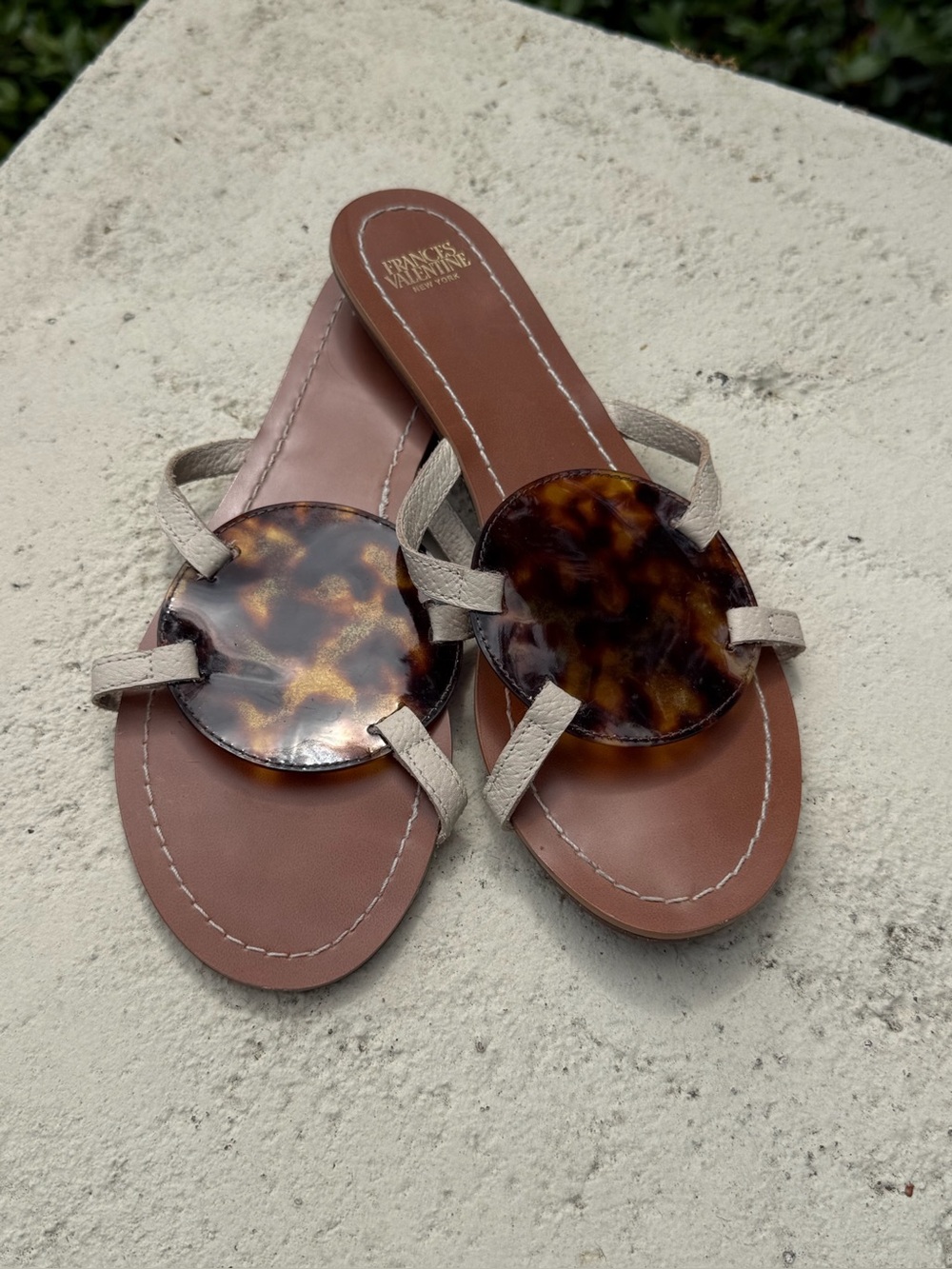 Frances Valentine New York circle slide flat sandals - size 6B